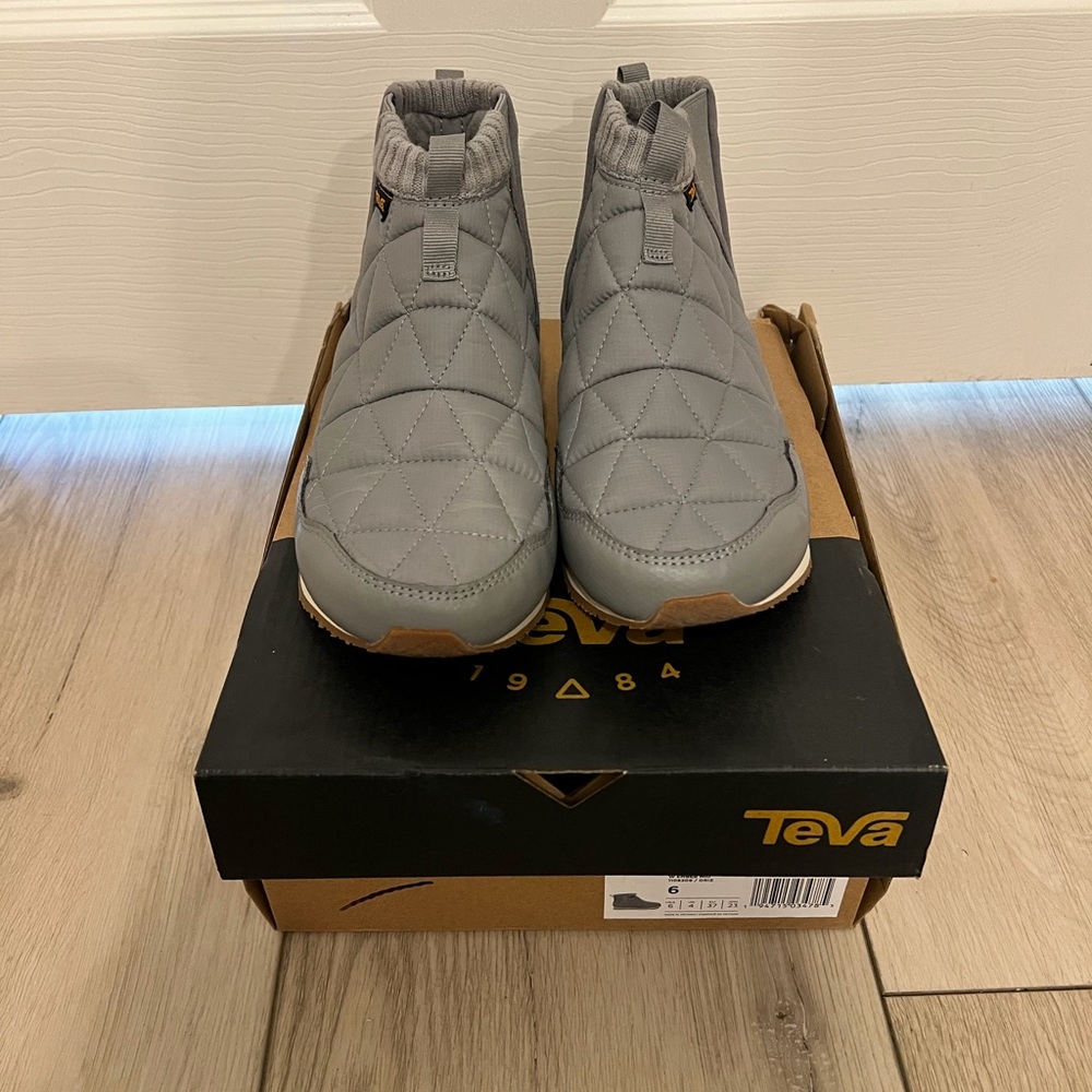 Teva Women Gray Quilted Shoes